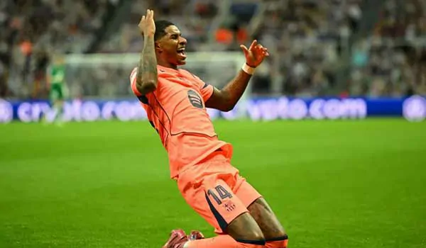 راشفورد يعادل أرقام ميسي